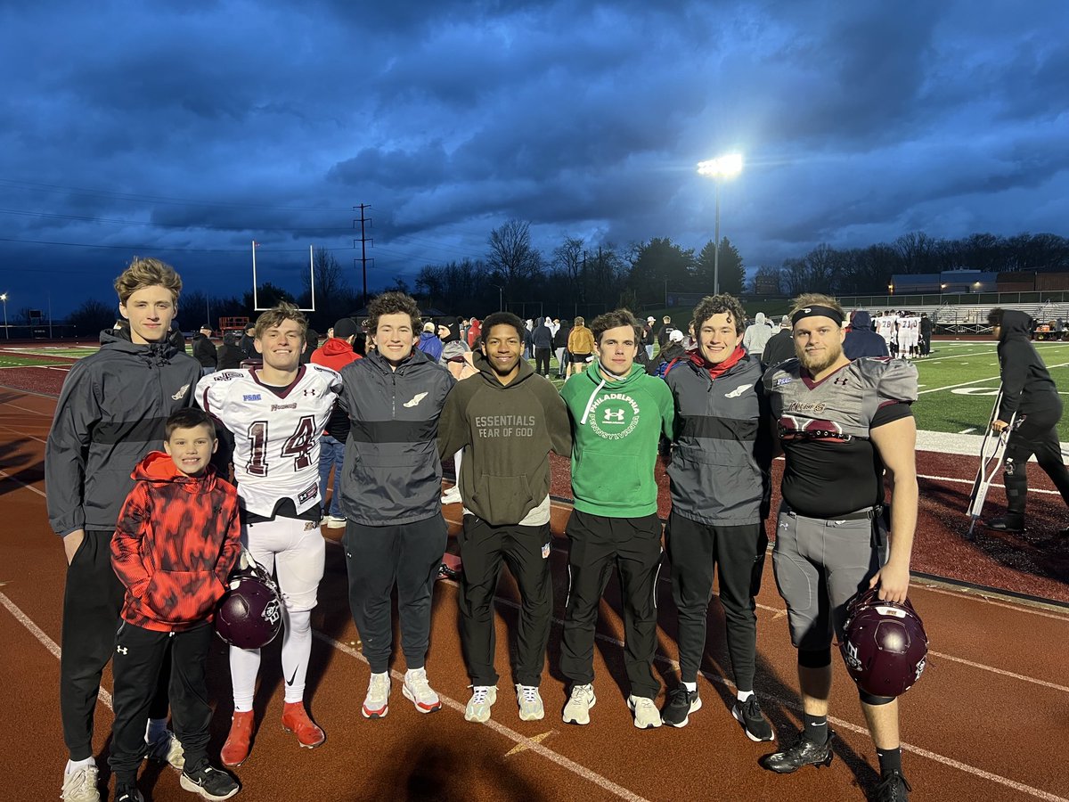 Great night at the ⁦⁦@BloomUFootball⁩ Spring Game with former players ⁦@GearyKelin⁩ & ⁦⁦@GarrettVarano⁩ soon to be Husky ⁦@Xavier_D10⁩ & some of our returning seniors ⁦⁦@MBalichik⁩ ⁦@CBalichik⁩ ⁦@TaitAdams11⁩ & Ben Miller #GBR