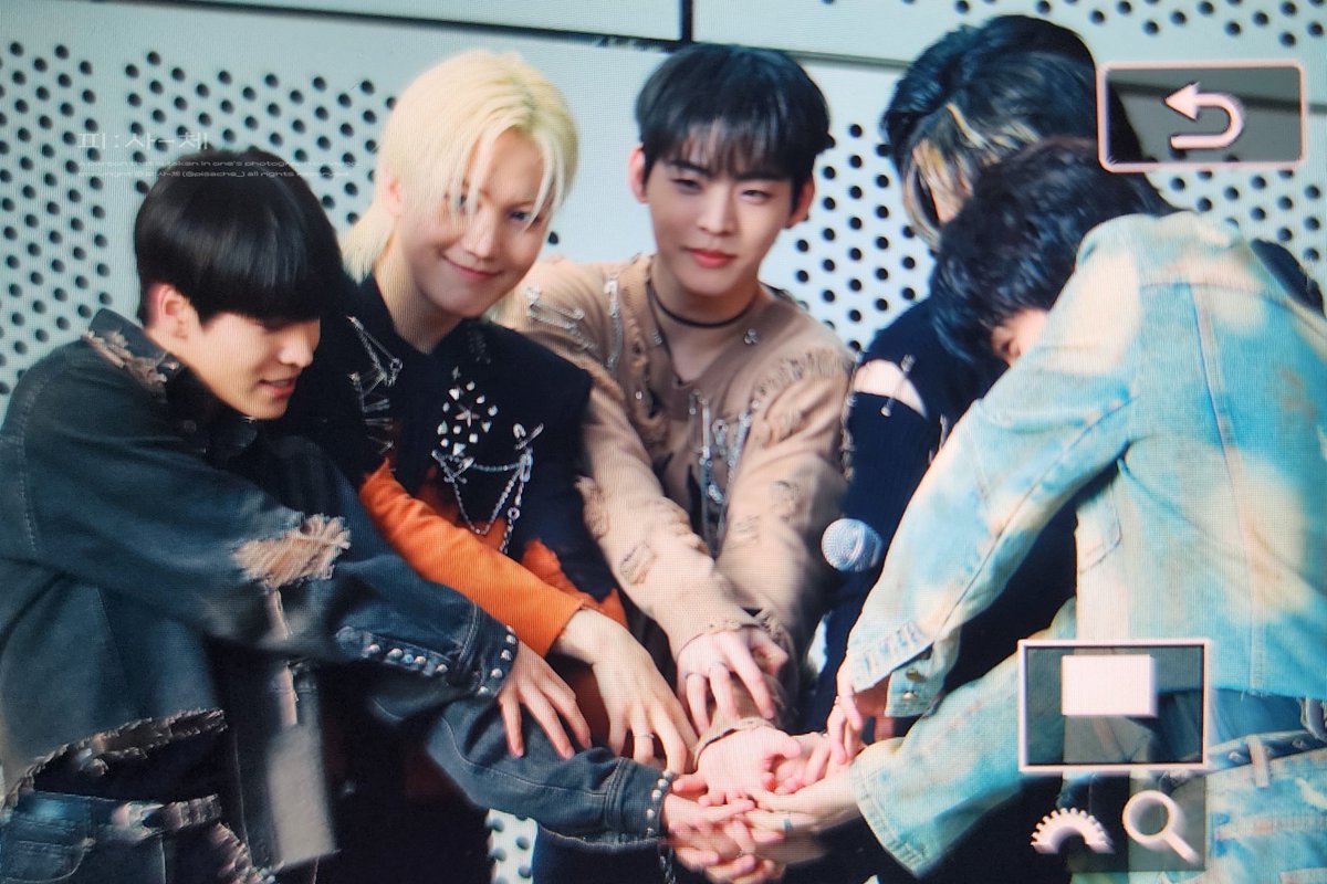 pisache_'s tweet photo. 240413 온앤오프가조아...
#온앤오프 #승준 #ONF https://t.co/fAzyCEtDqn