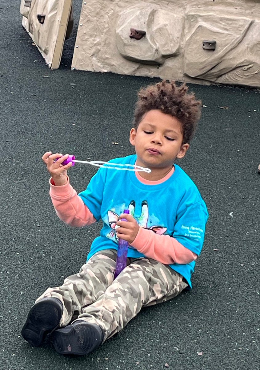EHYDolphins's tweet photo. What a special day at EHY today celebrating autism awareness &amp; acceptance 🧩💙 #bubblesforautism #emmaproud @BtpsSrvcs @BTPSLearns https://t.co/tLoRm4PW8H
