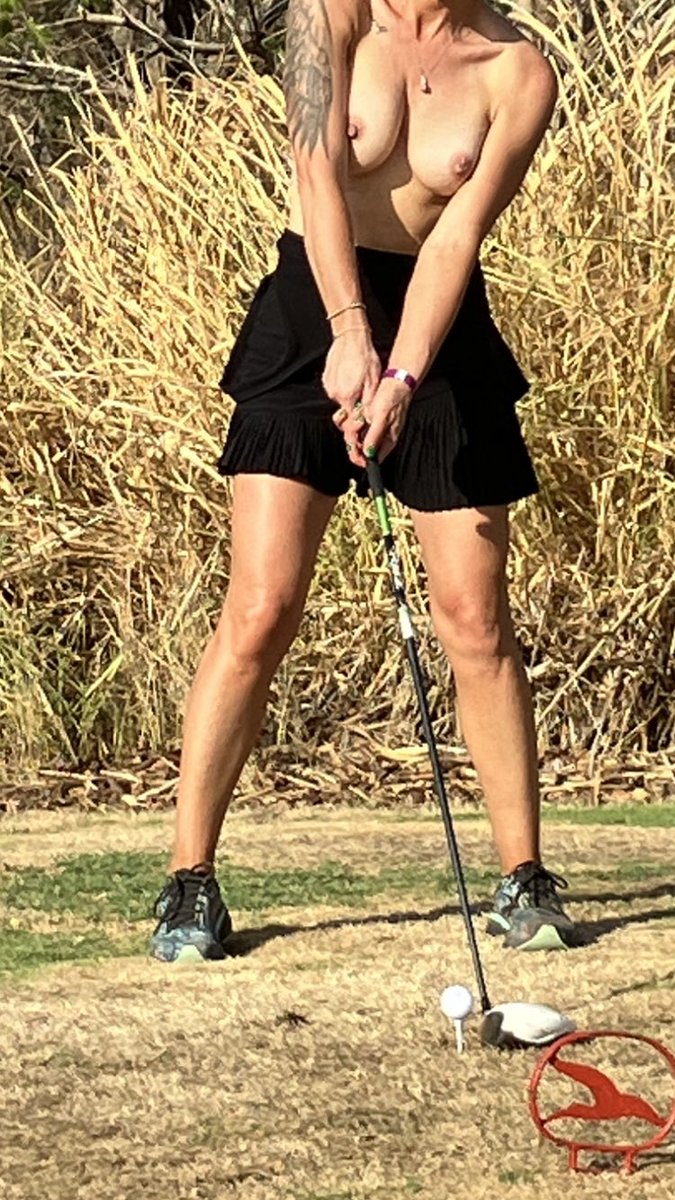 notanlines1017's tweet photo. @tallgirlalli @SexxxySoccerMom I’m left handed too. I hit the ball better with less restrictions https://t.co/60uPqLGIqA