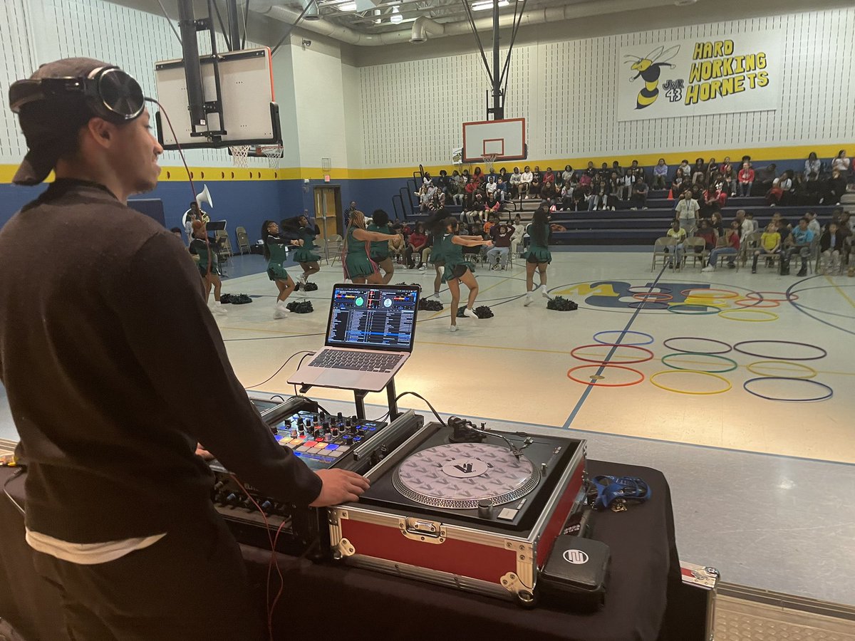 JWRiley43's tweet photo. When we say “I” you say “LEARN!” @JWRiley43 scholars got revved up for ILEARN 2024! Thank you @arsenal_tech band and cheerleaders for getting our scholars hype for ILEARN! S/o to DJ Apex Legend, Mrs. Helm & our MS scholars spoken word poem, Principal @CDSam43 & #DeanMitchell https://t.co/JQ3npV3VH7