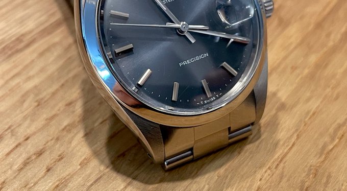 繋ぎで買っちゃった時計がとどいたよーん。
やったー。 