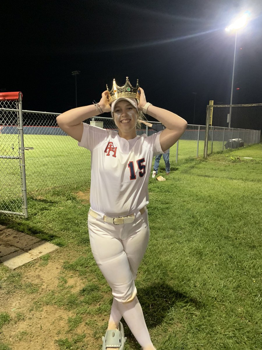 Congrats to the PH Softball team on their 6-5 win tonight over Mechanicsville. Presenting your Patriot Princesses! 💙♥️