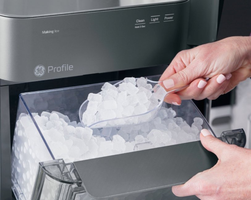 you know how people always ask nhl players what their first big purchase was once they signed their contract? and they always say a car or something along those lines? if i was an nhl player this would be my first big purchase: a nugget ice maker