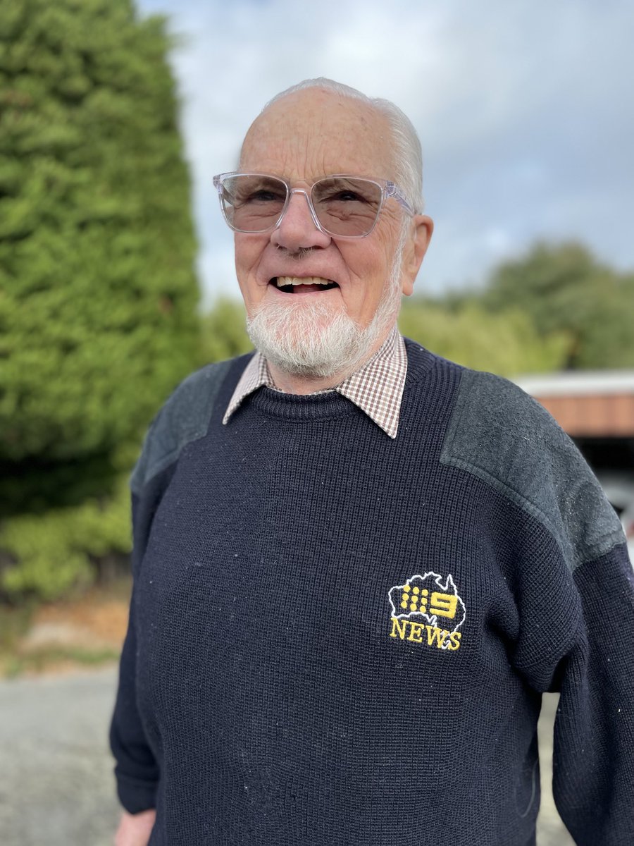Popped over to NZ to see my 95yo Dad. Still proudly wearing the ⁦@9NewsAUS⁩ jumper I gave him a quarter of a century ago. (He calls it his hand-me-up)