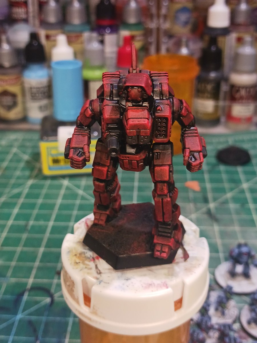 Did some work on a Sword of Light Cyclops as well. He's the last mech for the ebay Lance so I figured I may as well finish him up.

#battletech #paintingminis #miniaturepainting #wargaming