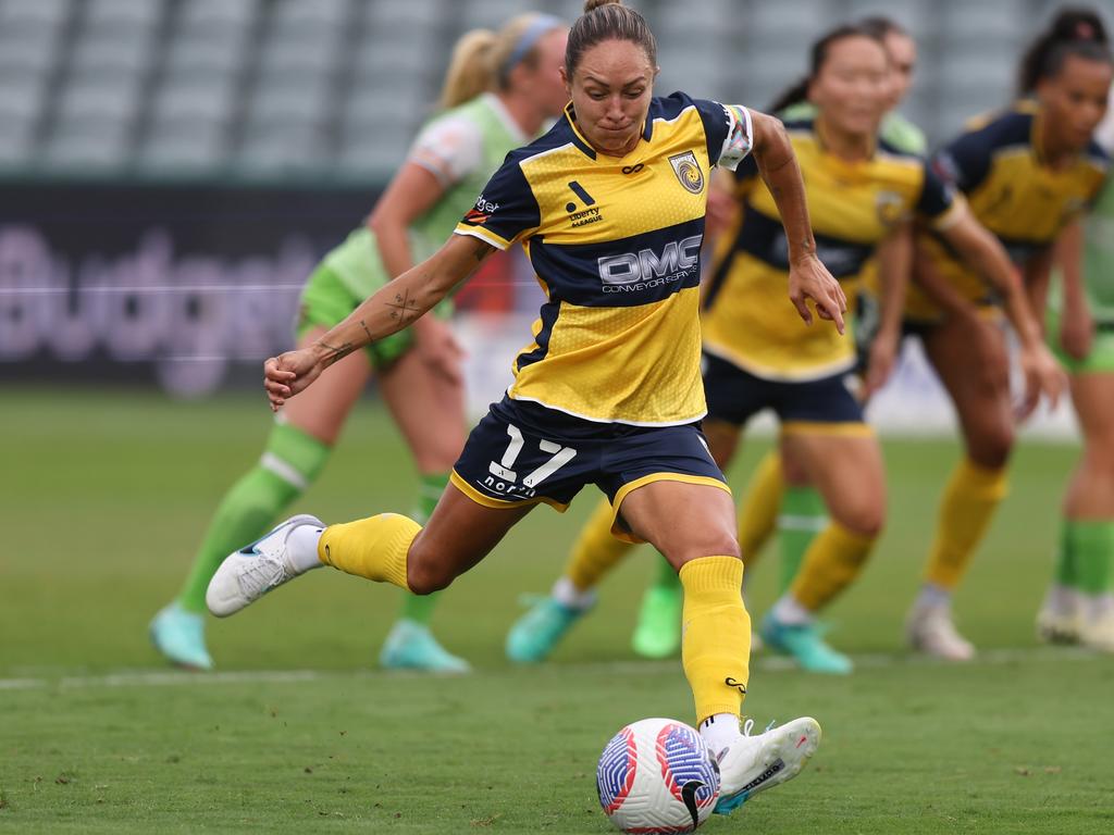 Kyah Simon’s horror knee injury playing for Tottenham in 2022 saw her kept off the pitch for 438 days. It’s one of the reason’s she so grateful for an A-League finals return with the Central Coast Mariners. ✍️ @_Erin_Smith MORE ▶️ bit.ly/4cUbjDC