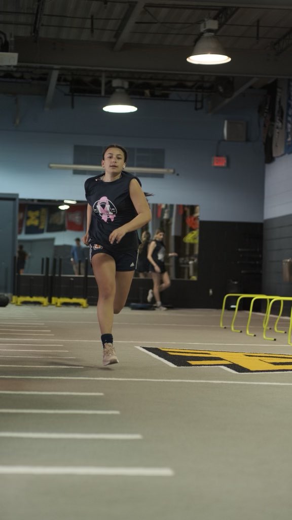 Jungkunst2025's tweet image. Fun night at the Hofstra scrimmage  vs Manhattan College    Nice Hofstra win  4-1 after my workout.  🏋️⚽️💪@HofstraWSOC 

#Classof2025 @LISoccerClub @GAcademyLeague 
#NewsdayTop100⚽️ #AllLeague #MVP #GATeamRep #NationalHonorSociety @KbergAthletics #Hofstra2029 

@TopPreps