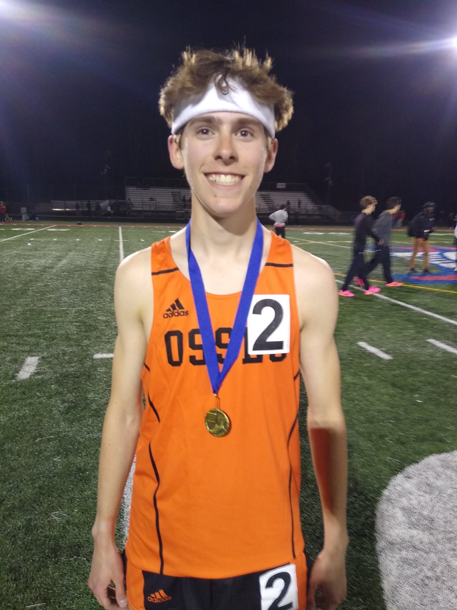 Quinlan Rundquist with the win in 3200 with time of 9:47 after crushing a 63 last 400. Impressive PR! @OSHorioles