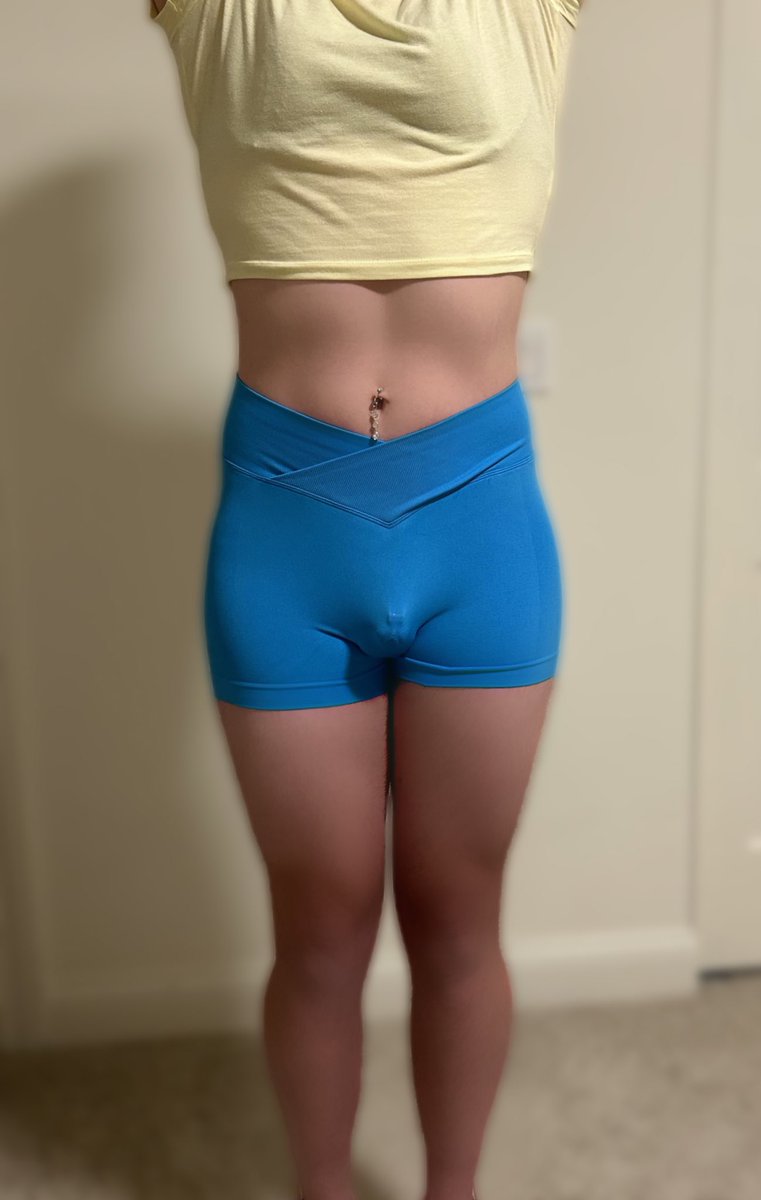 MandiCummins25's tweet photo. Would you check me out at the gym? #PAWG #squats4BBC #caged https://t.co/yJ4WIx2nny