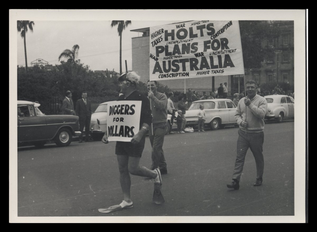 0zCommHistory's tweet photo. A demonstrator dresses up in diving gear to mock the favourite pastime of the newly-elected PM, Harold Holt, at a May Day Procession in Sydney NSW.

(1966) https://t.co/xEQGCNSJBT