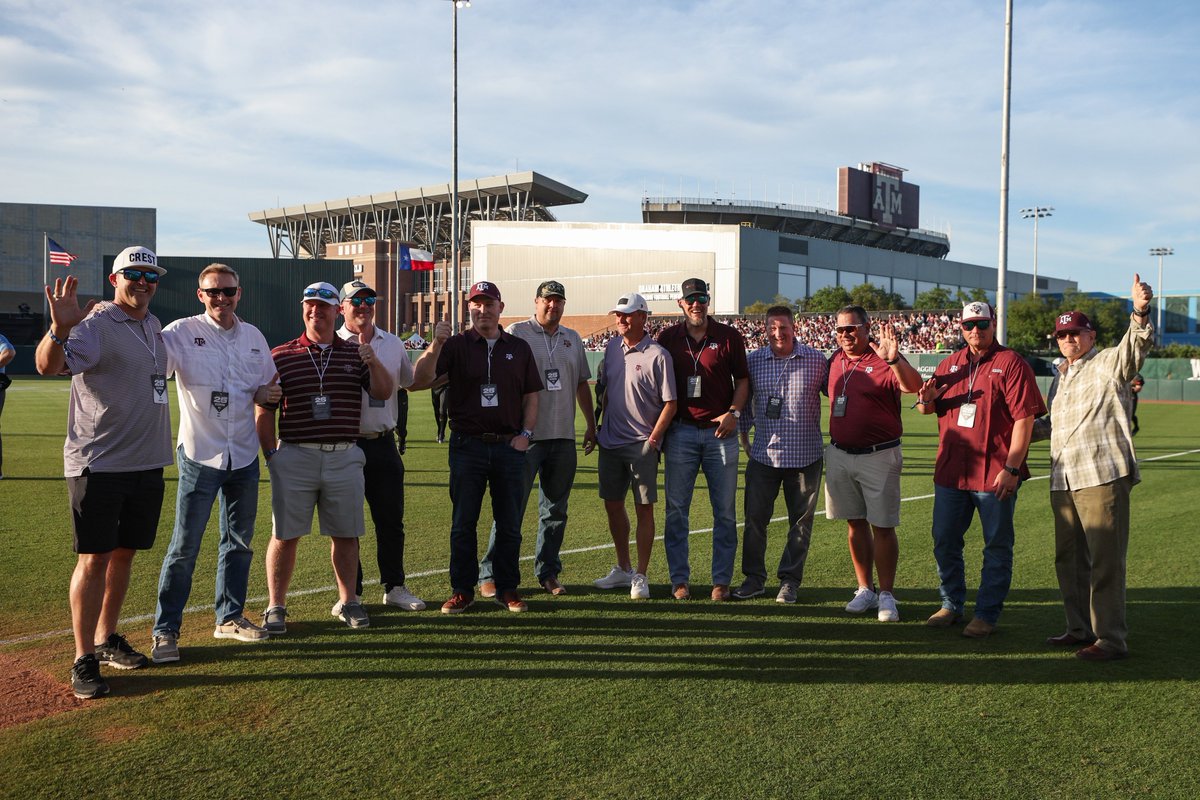 How about a round of applause for the members of the '99 Big 12 Champs and CWS team?! 👏

#GigEm