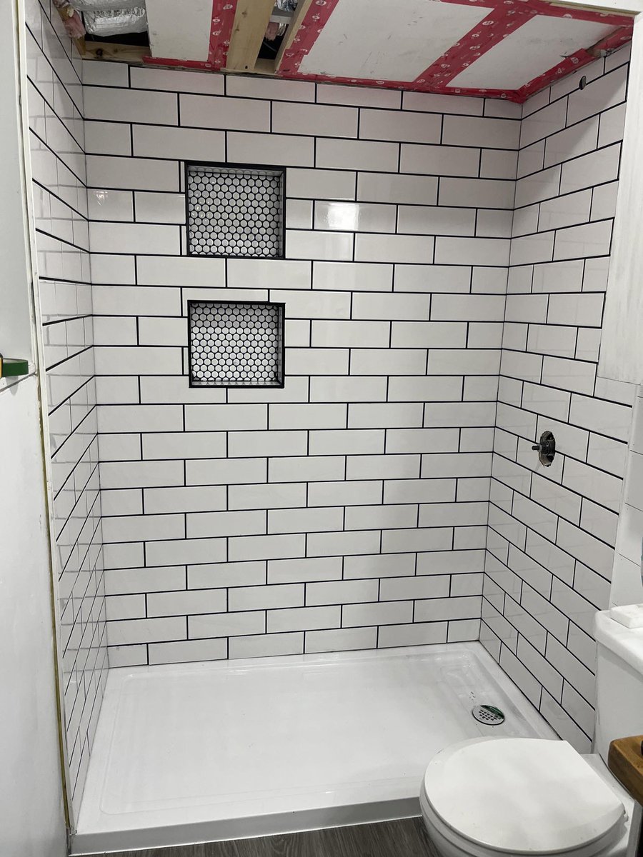 Friday night grout project complete 🤪 can’t feel my hands!!!