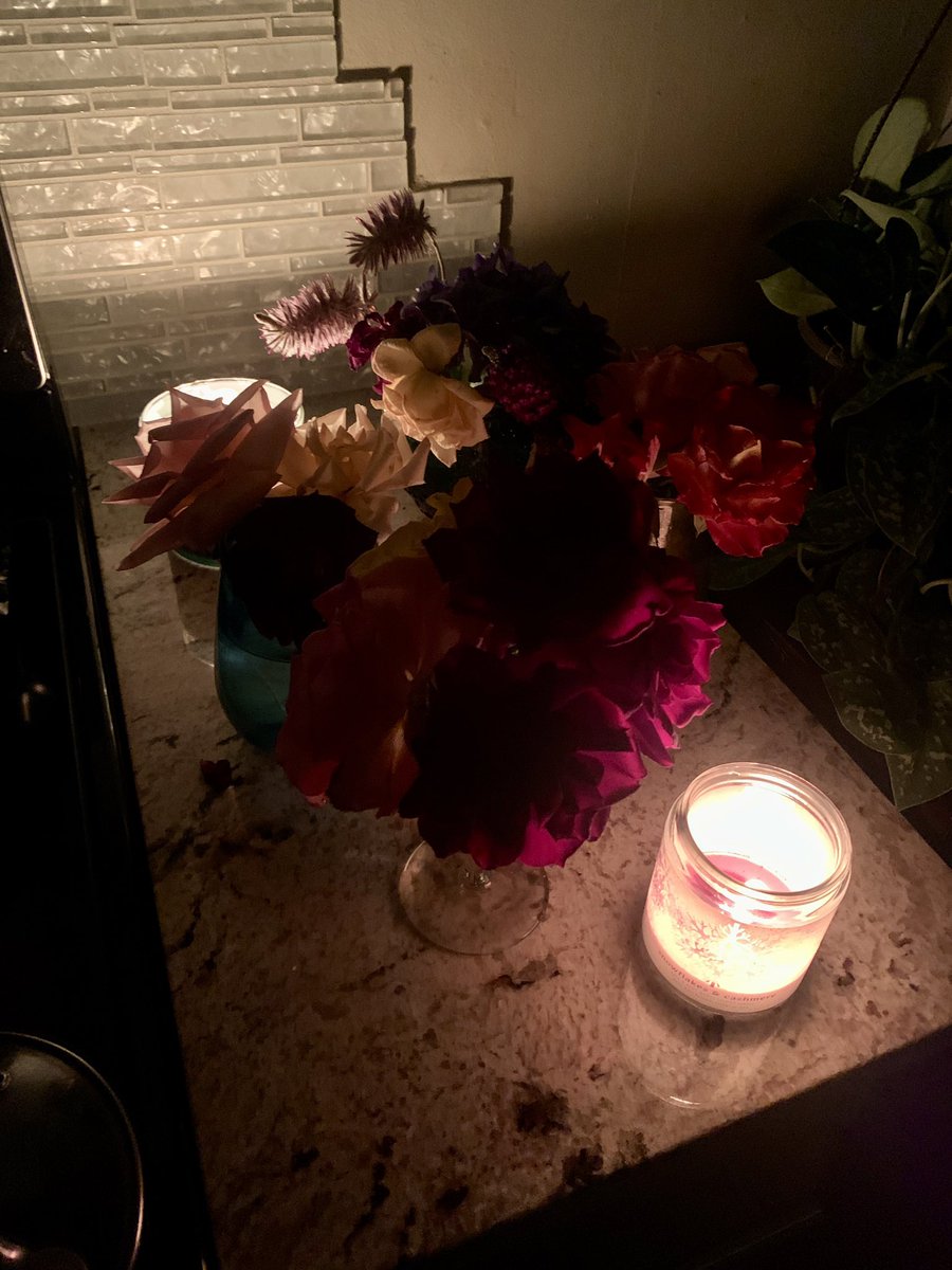 thegardennymph's tweet photo. Found some more Thai basil and Chocolate mint ….this week’s haul 🌹
#GardeningTwitter #roses #FlowerFriday #peace #chill  #GardeniX ng https://t.co/C9ERfgKdC5