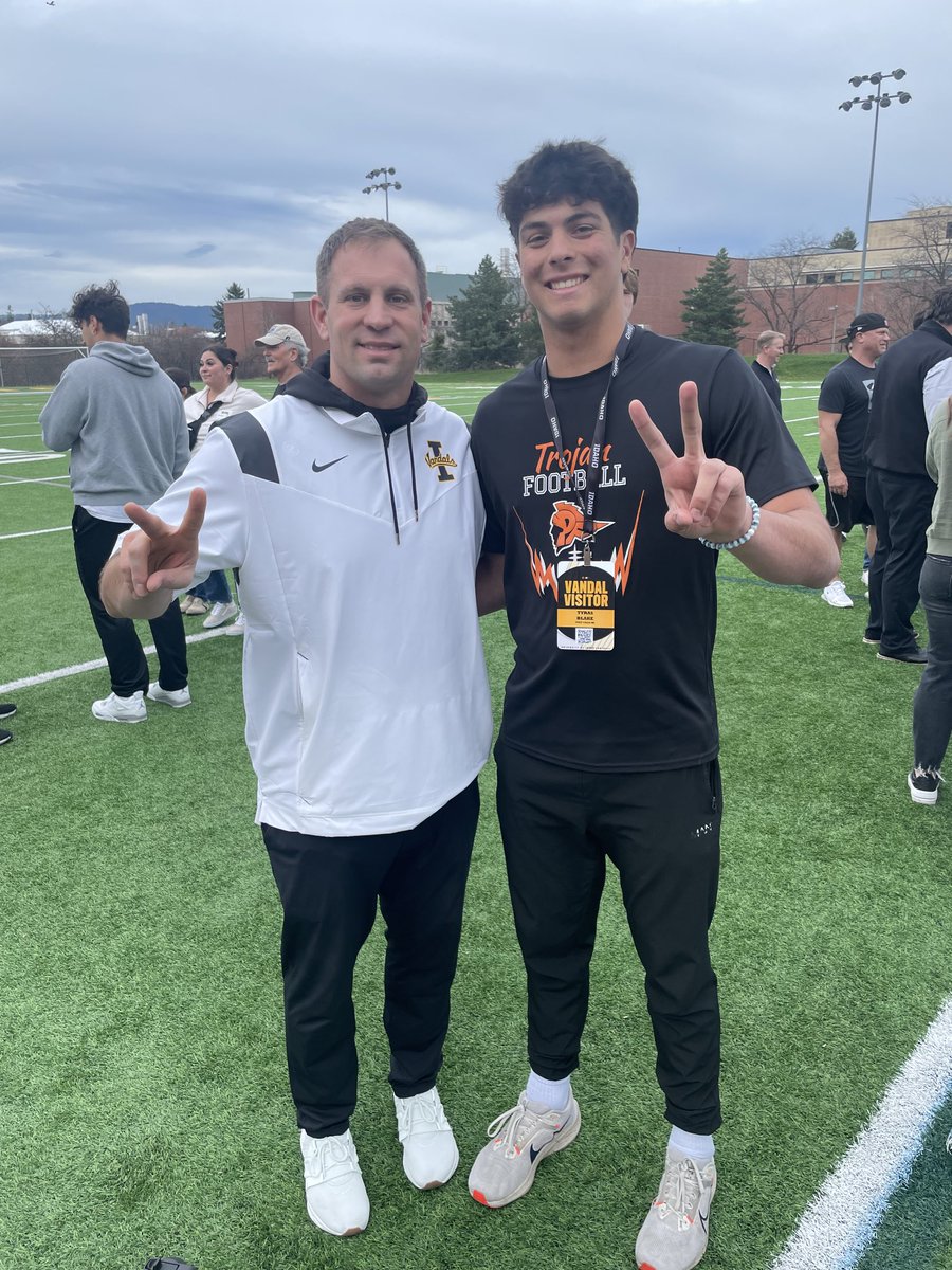 TyrasBlake's tweet photo. Had a great day in Moscow at the Idaho Junior Day visit, culture is top tier ⁦@VandalFootball⁩ ⁦@CoachDtjackson⁩ ⁦@Coach_CBooth⁩ ⁦@Coach_Eck⁩ https://t.co/Dz4a7gxKjL