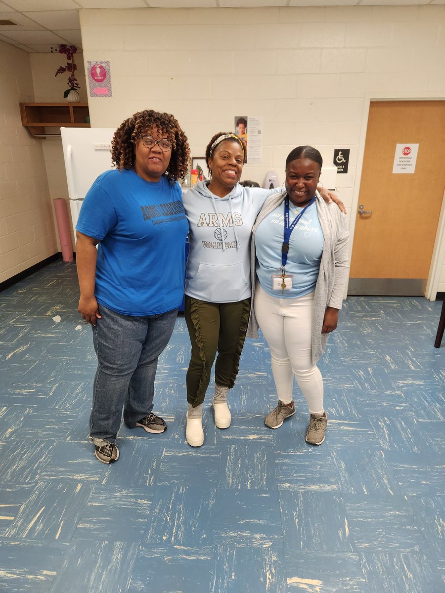 KandiceOfESE's tweet photo. Today at Austin Rd Middle we raised awareness by celebrating our differences &amp; "Lighting It Up Blue" for Autism.  #LIGHTINGITUPBLUE_HCS #celebratingourdifferences #UnitedWeStand #educatorsstandstrong https://t.co/Dx2qwmXHfL