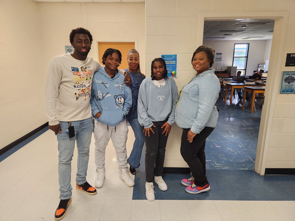 KandiceOfESE's tweet photo. Today at Austin Rd Middle we raised awareness by celebrating our differences &amp; "Lighting It Up Blue" for Autism.  #LIGHTINGITUPBLUE_HCS #celebratingourdifferences #UnitedWeStand #educatorsstandstrong https://t.co/Dx2qwmXHfL