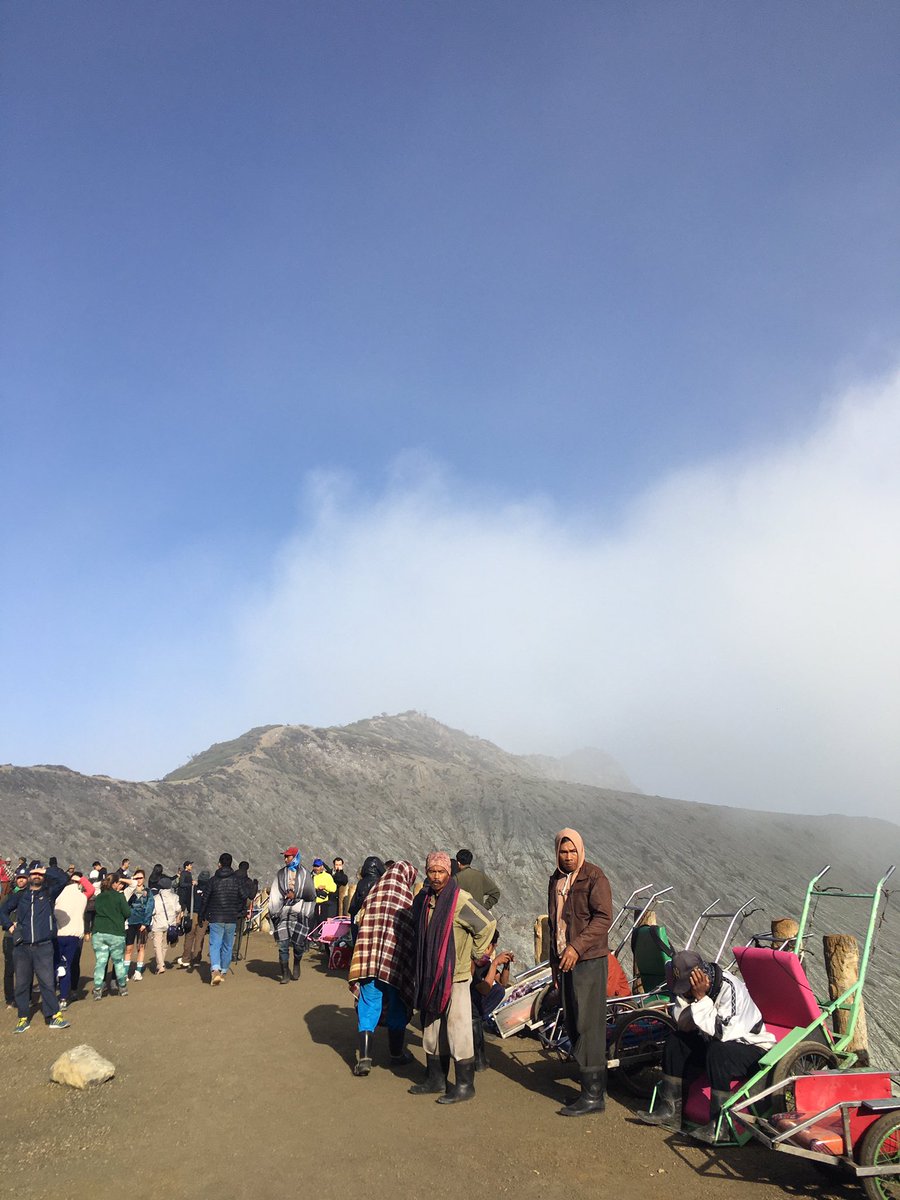 Tidur, bangun, arak, malah mendaki !