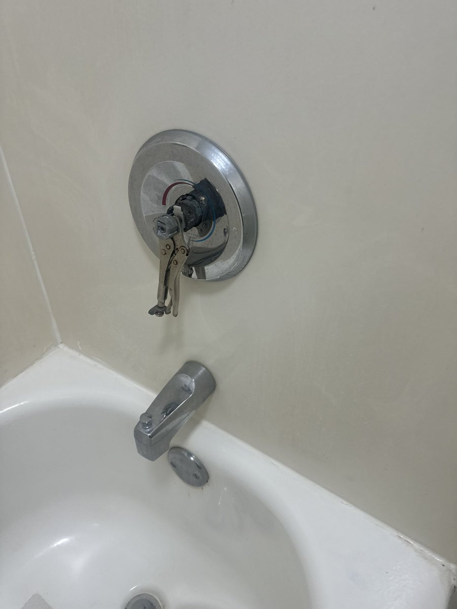 KingKawap's tweet image. Ian never coming to this hoe hize nomo ✌🏾