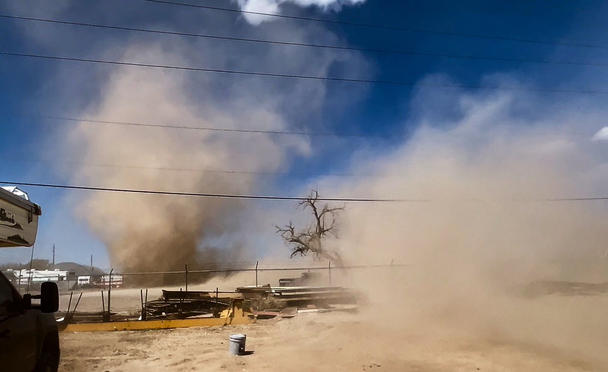Some of my favorite stills from the tornado simulator I zeroed in Albuquerque today 

#nmwx #dustdevil