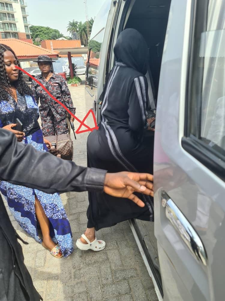 LionHead012's tweet photo. @officialEFCC Even the yash dey enter woman eye  stay safe bob idrisky https://t.co/wQxq5sL1aU