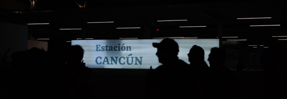 MaraLezama's tweet photo. Llegamos a #Cancún, tras un recorrido extraordinario con pasajeros de lujo 🤩, ¡muy recomendado! 🛤️ https://t.co/LyNr9qBlno