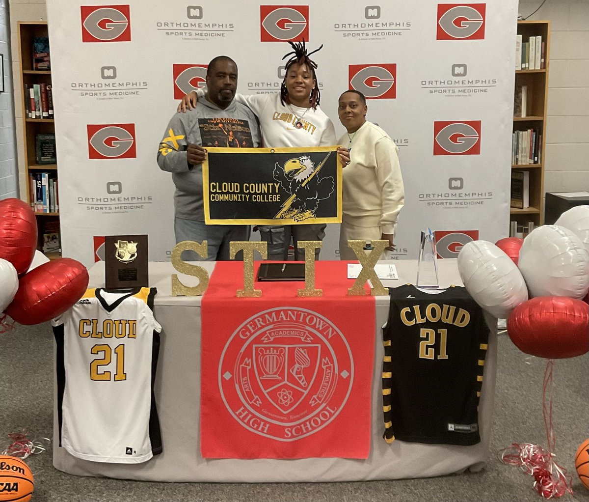 Thanks to everyone this have been a good day, I have always looked forward too this day, and hi to my new teammates and incoming freshmen and to my new home away from home Concordia KS, hey coach I told you my dad would have picked and clips 🤣🤣🤣🤣 <a href="/CCCC_WBB/">Tiffany Dorris</a>