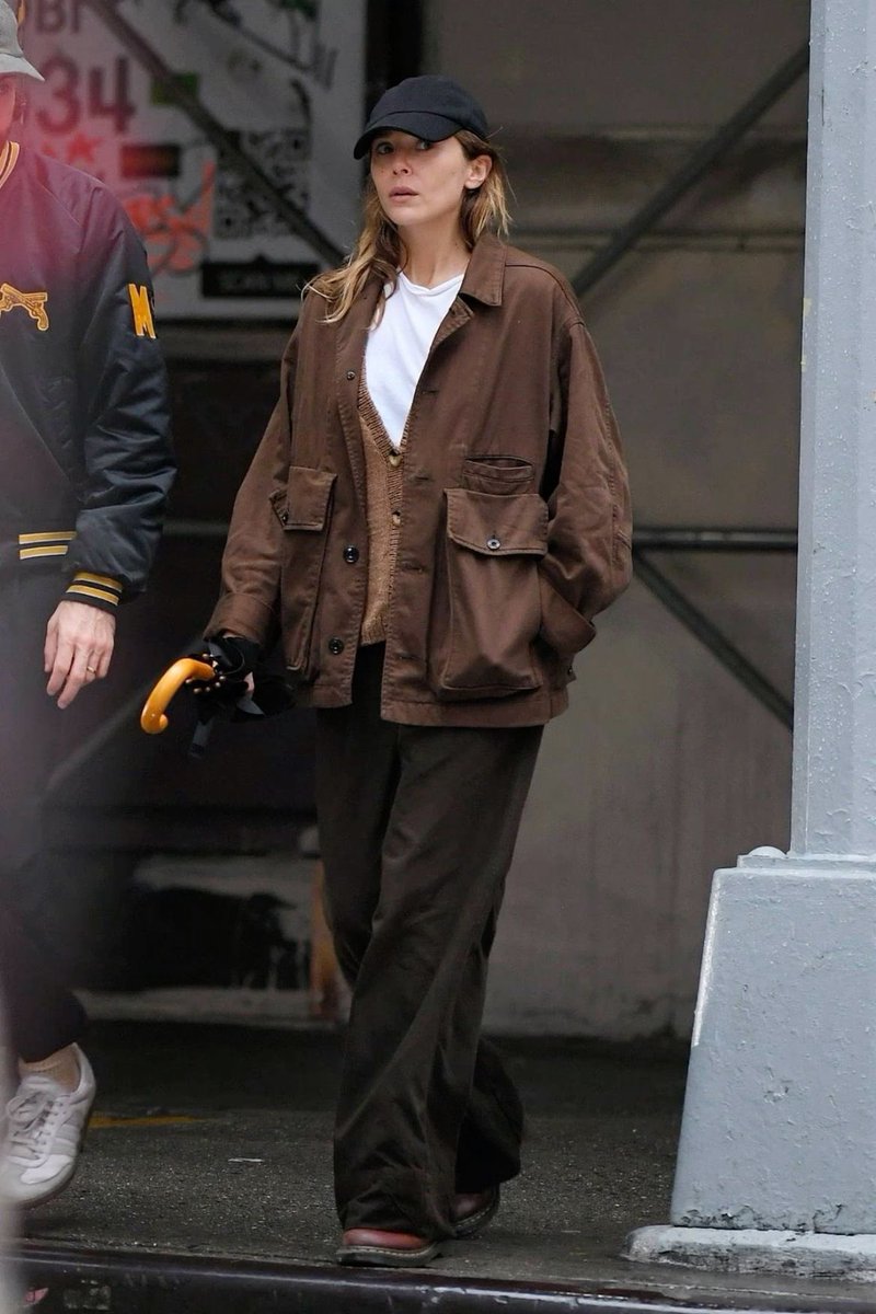 GagTenth's tweet photo. Me walking around the mall knowing the only thing l can afford to do is leave: https://t.co/YjmPWlY4an
