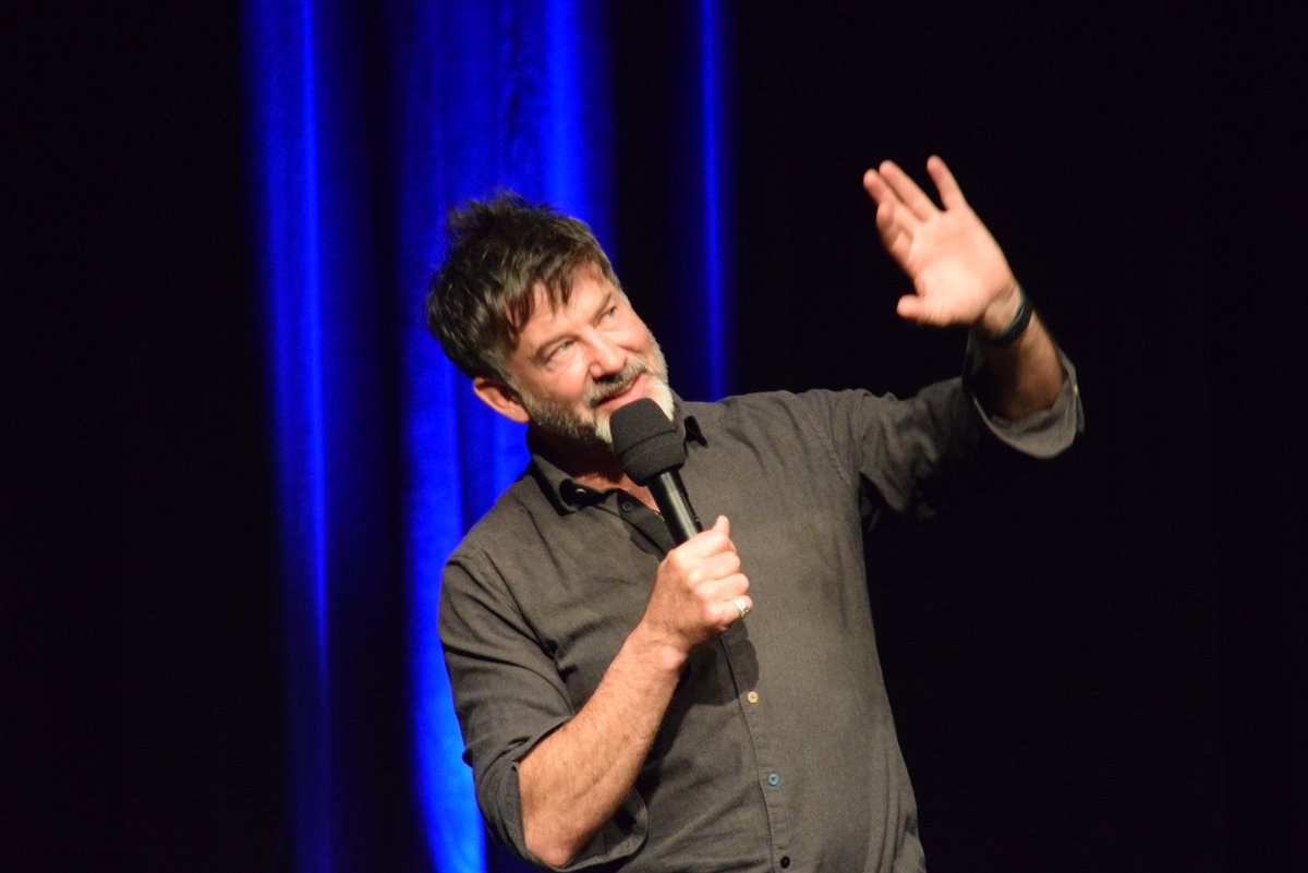 The stars are aligning on the main stage with Stargate legend @JoeFlanigan ✨️ Catch him in the signing area this afternoon and tomorrow to have a yarn with him!