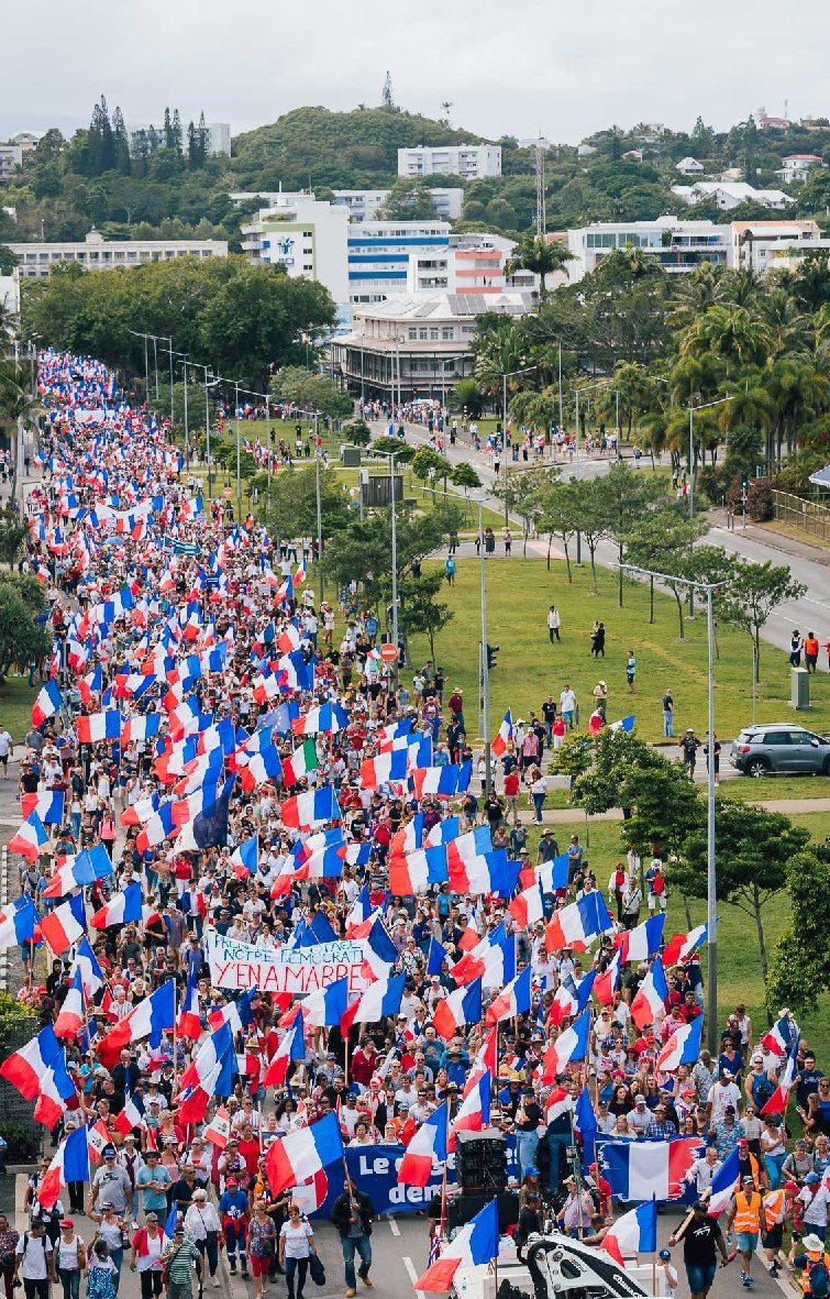 MaclellanNic's tweet photo. Plans by French President #Macron and Overseas Minister #Darmanin to change voting rights for the provincial assemblies and Congress in #NewCaledonia are polarising the community. Massive rallies this morning by both supporters and opponents of independence. https://t.co/nkoi0SLQxQ