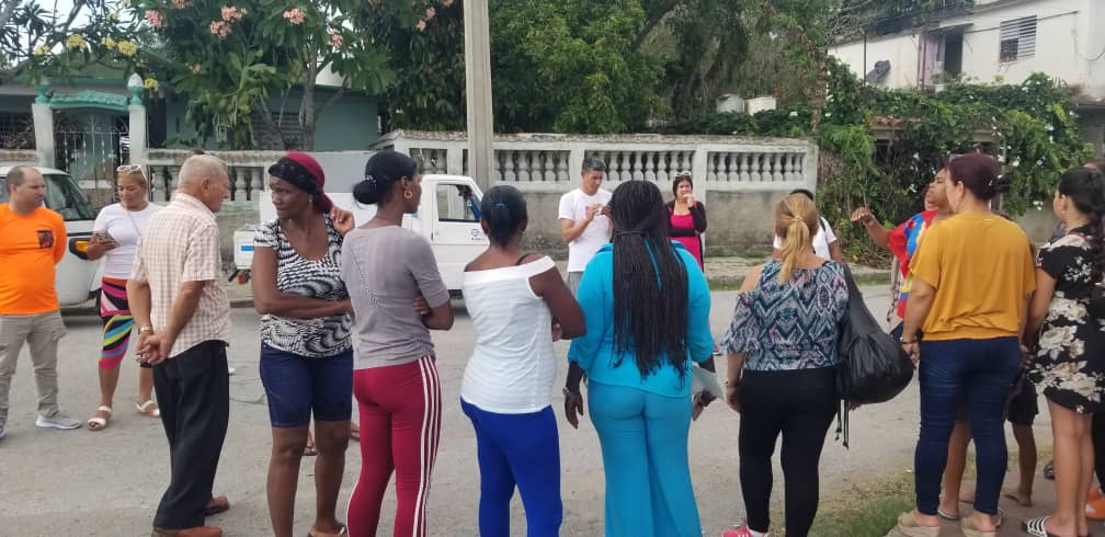 MileidysVa4673's tweet photo. Desde los #CDRCienfuegos, el Consejo Popular Punta Gorda se activo con los Minifestival de Materias Primas, con la Presencia de Aranelis Barba Rodríguez Miembro del Secretariado Nacional de los CDR. #CDCuba #MiBarrioRecicla #GenteQueSuma https://t.co/jq0sVwHvck