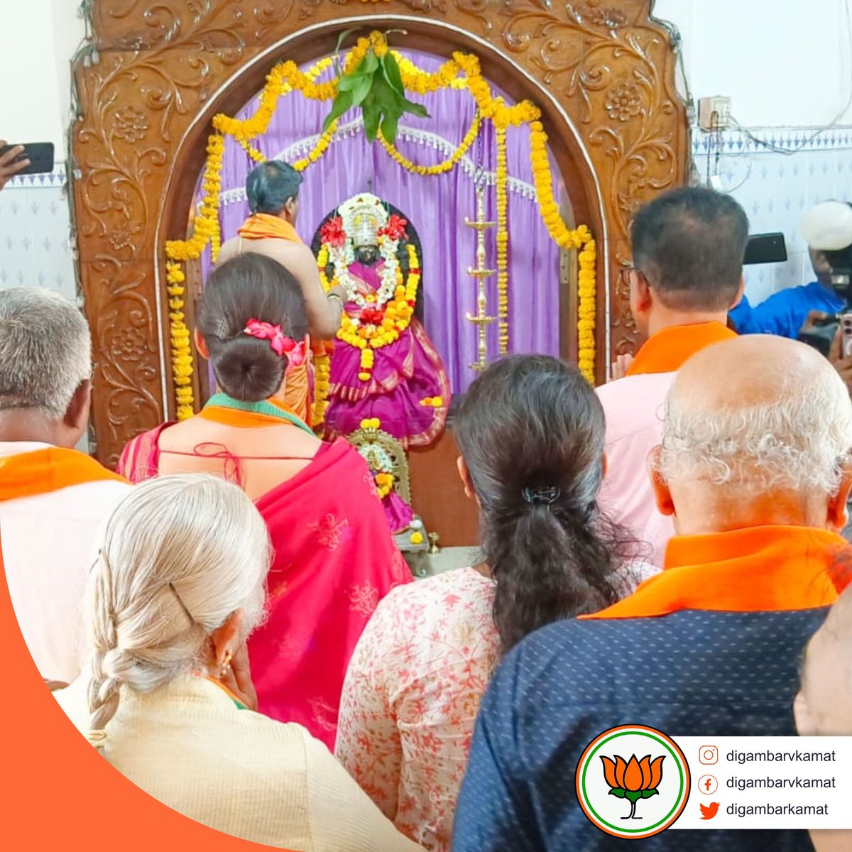 Bai Pallavi Dempo humbly received the sacred blessings of Shree #Durgamata in #Davorlim, #Navelim constituency. #LokSabhaElections2024 #pallavidempo #ModiKiGuarantee #ModiAgainIn2024 #DigambarKamat #margaomla #southgoa