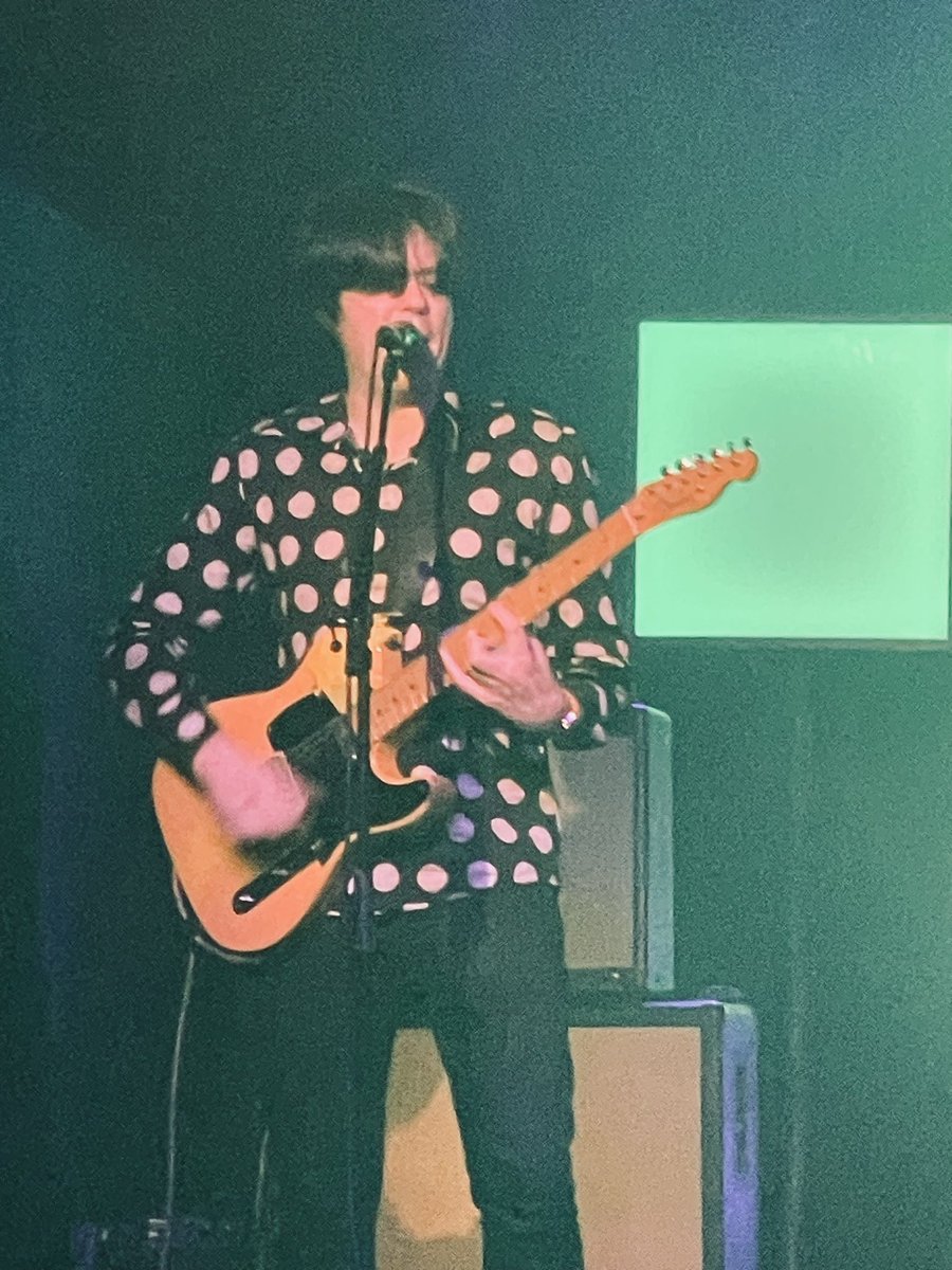 Lisathedon's tweet photo. A night out with friends @future_yard last night eating pizza and watching @BandPleasure #futureyard #pleasureislandband https://t.co/sVYfJdojQN