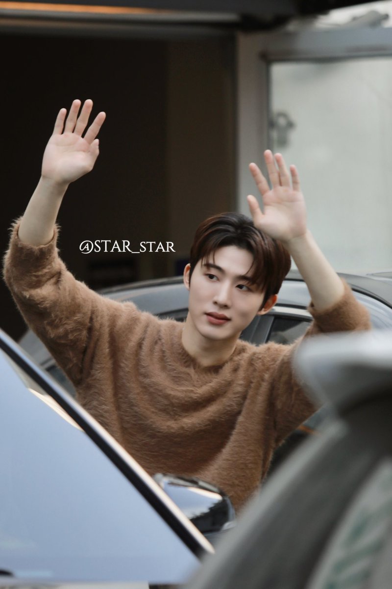 star_star1022's tweet photo. 240413 ID DAY퇴근
🙌🏻
#비아이 #김한빈 #kimhanbin #bi @shxx131bi131 https://t.co/cr6nDEVdp7