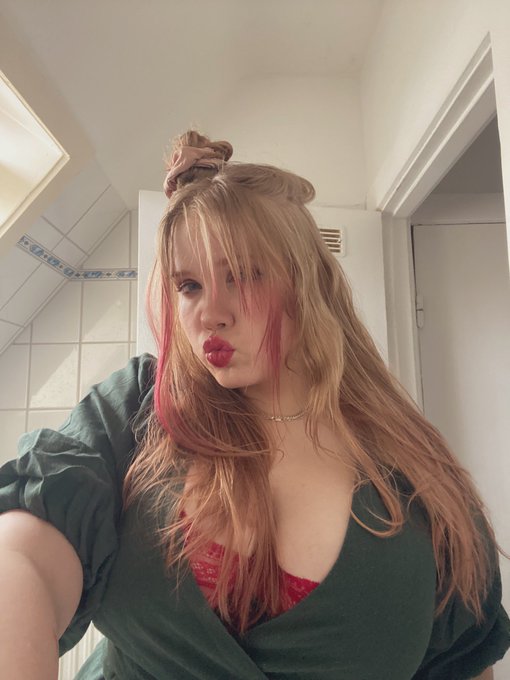 So many people asking me, and yes, I&rsquo;d love everything on my wishlist for my birthday ☺️ if you know<a href="/tag/porn"class="tags"><span>#porn</span></a><a href="/tag/nude"class="tags"><span>#nude</span></a><a href="/tag/bbw"class="tags"><span>#bbw</span></a><a href="/tag/nsfw"class="tags"><span>#nsfw</span></a><a href="/tag/nudes"class="tags"><span>#nudes</span></a><a href="/tag/hornyteen"class="tags"><span>#hornyteen</span></a>