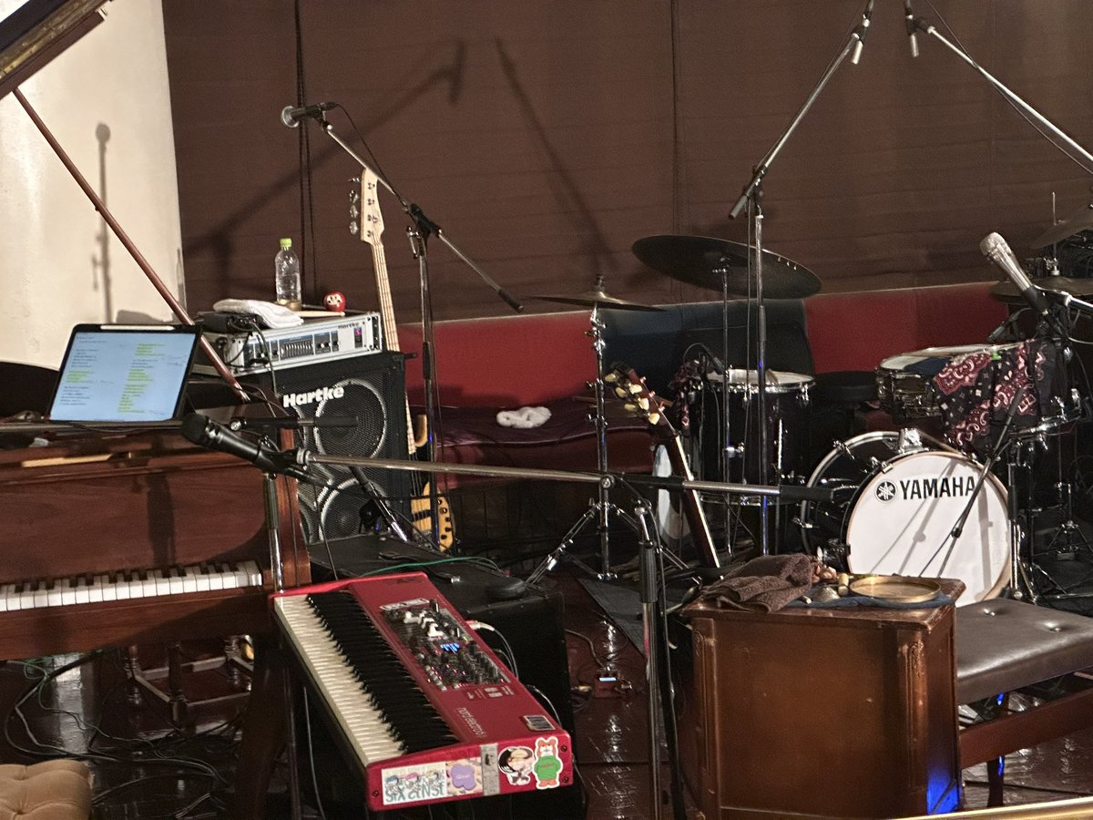 昨夜の大橋トリオは相変わらず最＆高。トリオ氏＋ヤングトリオの演奏は、昨年より更にアグレッシブに。Takumadrops氏のキーボードプレイに、なぜかスティービーワンダー味を感じた。
#大橋トリオ #takumadrops