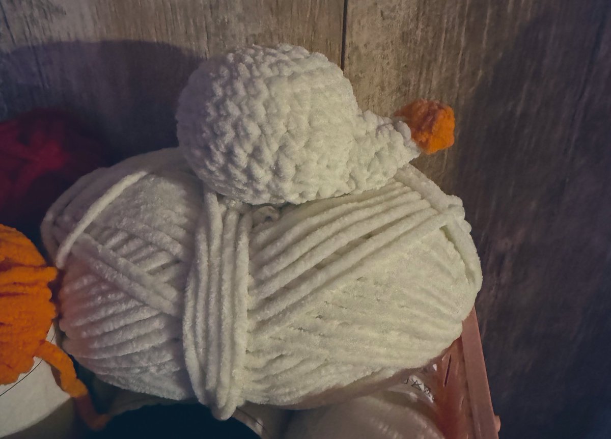 _N_URO's tweet image. Wie komt er uit mijn naald gekropen?
#crochet #newplush #inthemaking