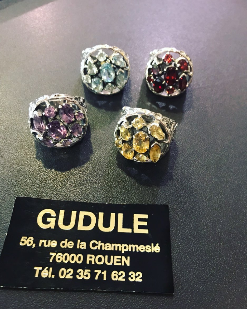 GuduleRouen's tweet photo. Ce samedi 13 avril votre boutique #Gudule de #rouen est ouverte de 9h30 à 13h et de 14h à 19h.
#NouvelArrivage
#bagues en #pierresnaturelles #topazebleue #grenat #amethyste #citrine montées sur #argentmassif sans nickel #bijouxaddict #Gudule_Rouen #bijouxrouen #gudulerouen https://t.co/PLBQIYqHJO