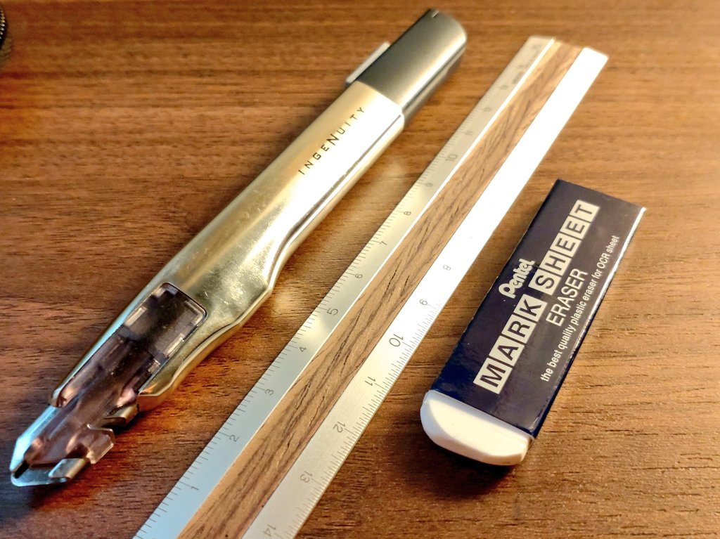 saba_pen03's tweet photo. 新学期はこのメンバーでいこうかな
文具熱冷めたとか言いながら新入りが何本か増えてるっていうね、 https://t.co/uWf4gLwLaY