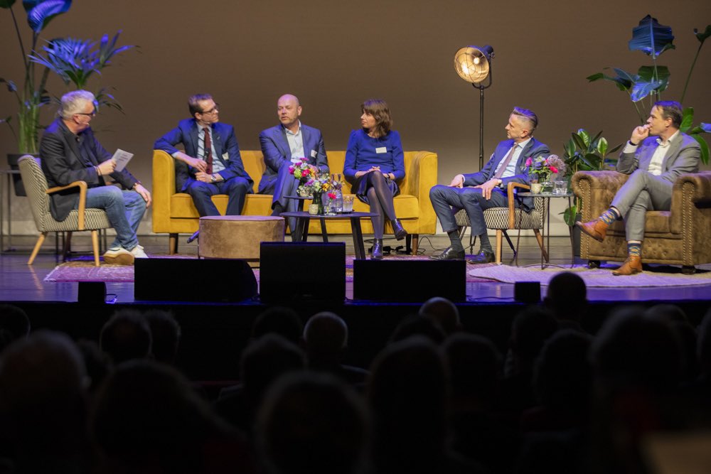 125 jaar <a href="/statistiekcbs/">CBS</a> . Ik mocht paneldebat leiden over nut en noodzaak betrouwbare cijfers en feiten in Haagse <a href="/Diligentia/">Diligentia</a>.