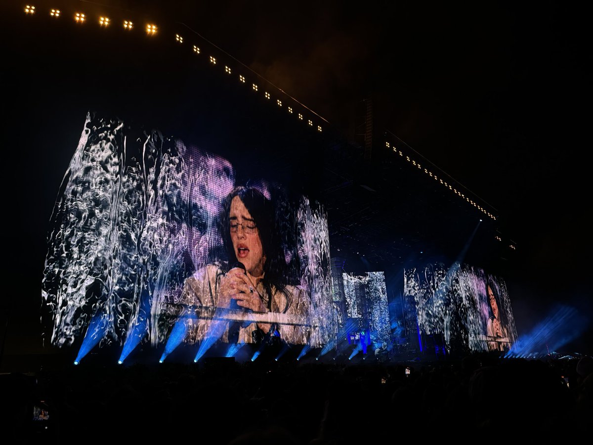 Lana Del Rey brought out Billie Eilish tonight at Coachella!