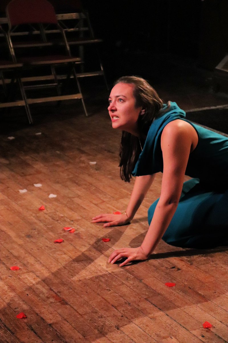 Some beautiful production stills from @LLionTheatreCo’s  PORTIA’S JULIUS CAESAR! On at  <a href="/SpaceArtsCentre/">The Space</a> until April 20th! 
Get your tickets and come see us in Rome 🏛️🗡️🎟️

space.org.uk/event/portias-…