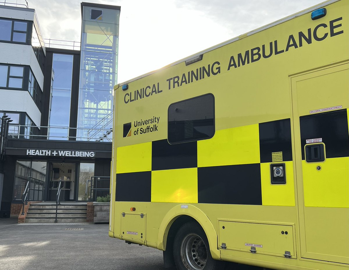 lee_m2883's tweet photo. Today is Open day at @UniofSuffolk Come and see us in BSc (hons) Paramedic Science. @BethanyMarie698 @Hosking27 @EastEnglandAmb @EEAST_SuffolkE @EEAST_Education https://t.co/ZIErDHjsC9