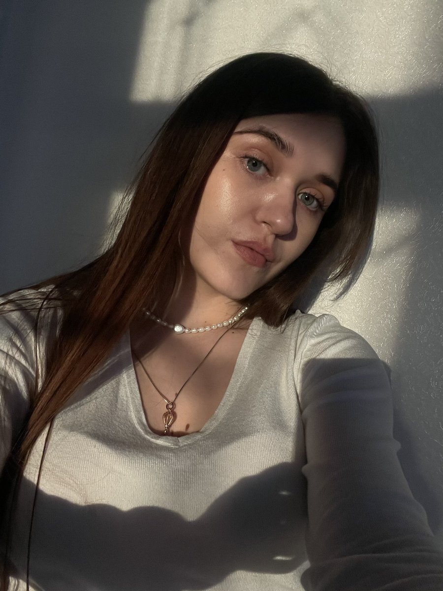 artulyan's tweet photo. Hi, I’m Ulya This is my second encounter with NFT, I decided to come back because it is important for me to feel the freedom of creativity and to fulfill my biggest dream to become a famous artist and travel the world🤍💌 https://t.co/1dp1Wx6MGM
