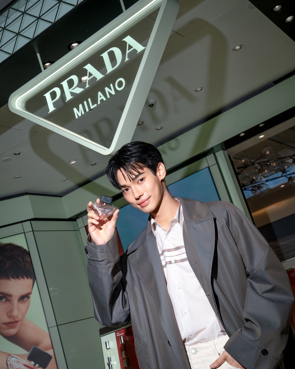 GMMTV's tweet photo. "วิน-เมธวิน" พร้อมภาพบรรยากาศในงาน Prada Beauty Hong Kong Pop-up Opening Event ที่ SOGO, Causeway bay ณ ฮ่องกง 

#PradaBeautyxWin
#PradaBeauty 
#PradaBeautyHK 
#GMMTV https://t.co/KctkMXjLyX