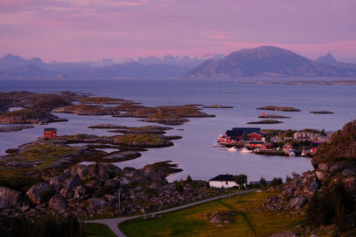 What does the sea mean to you?
Visit Norwegian Seascapes Tent 13, 13 April, 12 - 16, at Festningskaien 1:
- Taste stockfish tapas delicacies
- Sort Norwegian seascape images
- Share your opinion in video booth
- Enter Norwegian seascapes contest!
<a href="/vitenskapsteori/">vitenskapsteori.bsky.social</a> <a href="/UiB/">Universitetet i Bergen</a> <a href="/SDGbergen/">UiB Ocean / SDG Bergen</a>