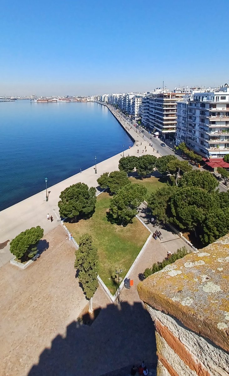 Όταν κοιτάς από ψηλά, μοιάζει η Θεσσαλονίκη με ζωγραφιά 🎶