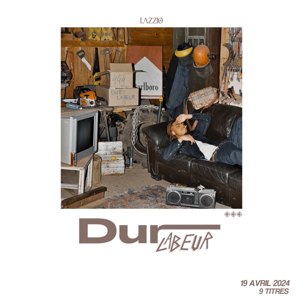 lazzioweckedd's tweet photo. La famille on y est enfin !! Après des mois de travail acharné ce projet voit enfin le jour.
Merci à toute mon équipe, mes frères et à vous pour la force, j’espère qu’elle perdurera.
Tout ça n’est que le début d’une longue route 🏁🙌🏽
"DUR LABEUR" 
DISPONIBLE LE 19/04 ‼️ https://t.co/AWov4RGp8R