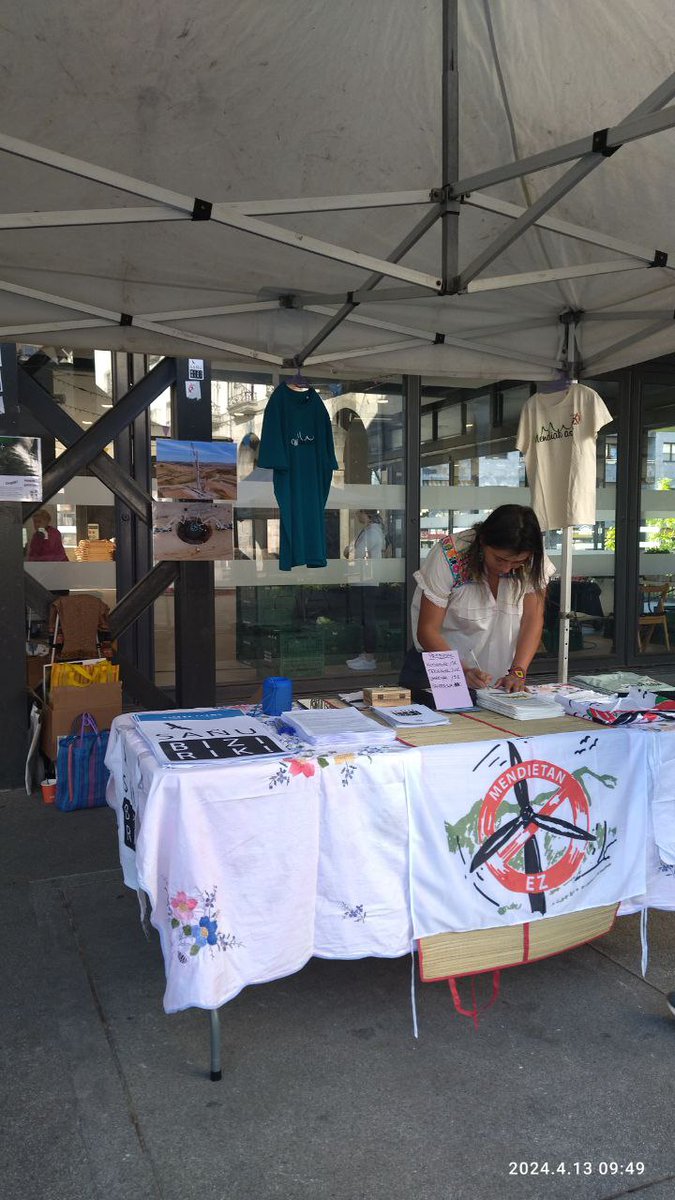 JARRAIPENA: Egun on! Eguna iritsi da!  Egun osoan zehar egingo diren jardueren jarraipena egingo dugu. Tailerrak 10etan hasiko dira. Non izango diren jakiteko, hurbildu plazara!

#Azpeitialurrarendefentsan