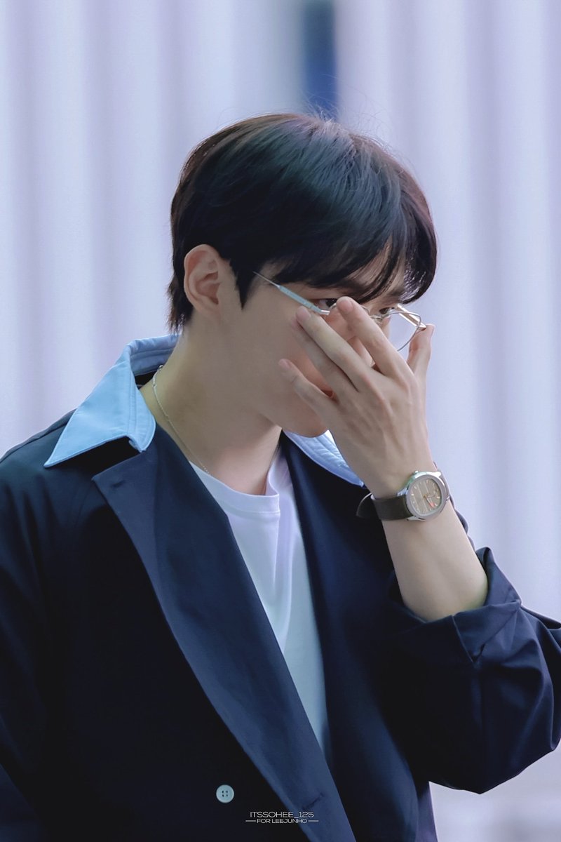 20240410 한국-스위스 출국 ✈️
-
옵하..... 🫠
-
PIAGET with LEEJUNHO
#LeeJunhoxPiaget150 #Leejunho  #이준호 #ジュノ #李俊昊  #Piaget #WatchesAndWonders2024 @Piaget  <a href="/dlwnsghek/">REAL JUNHO LEE</a> <a href="/follow_leejunho/">LEE JUNHO Official</a>